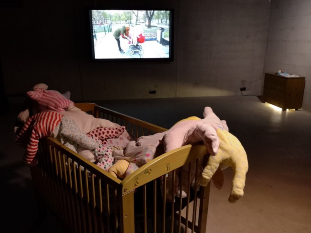 Sünnitusjärgne midaiganes, näitusevaade. “TASE ’19” EKA, 2019.